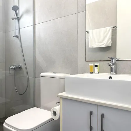 Nissi Pearl أيا نابا