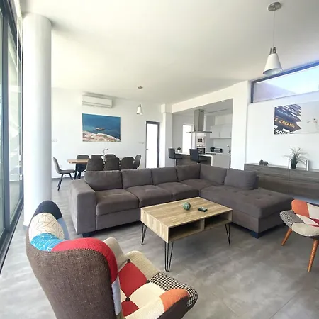 Villa Nissi Pearl *