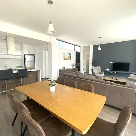 Nissi Pearl איה נאפה