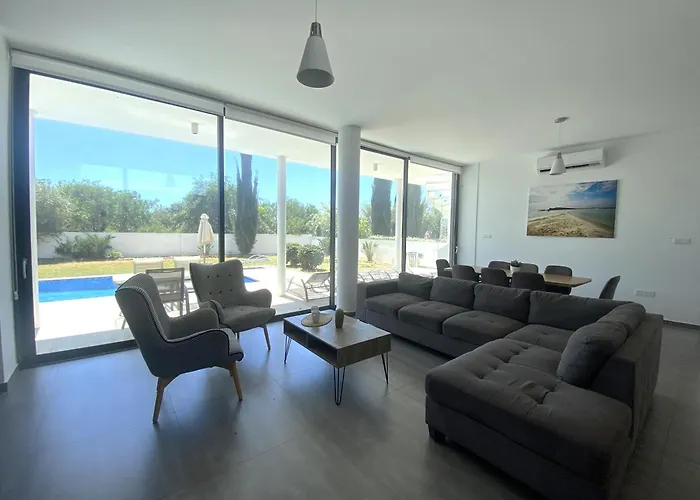 Nissi Pearl ヴィラ アヤナパ